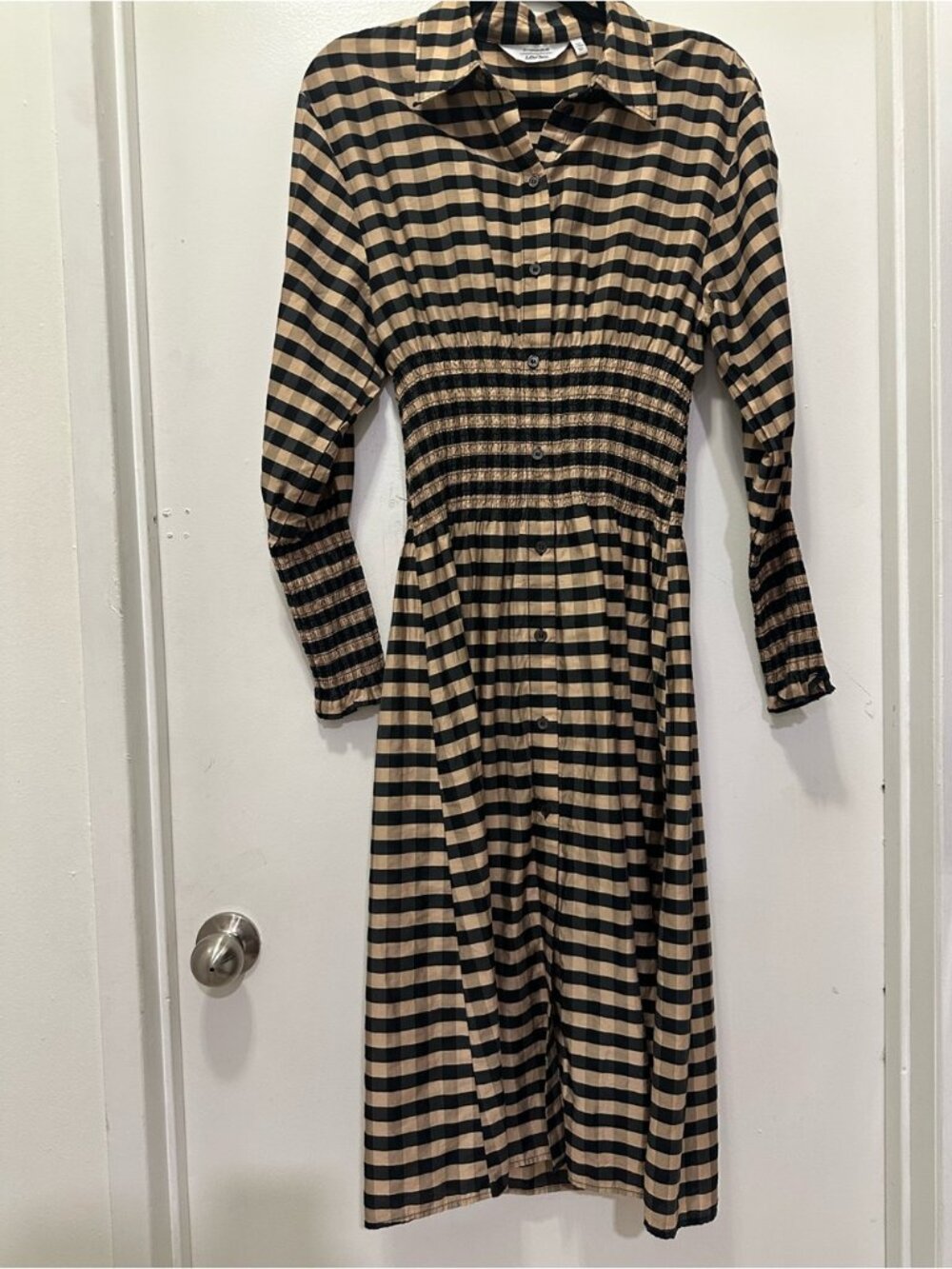 & Other Stories Black and Tan Checked Smocked Waist Midi Dress Sz 6 - Picture 2 of 5